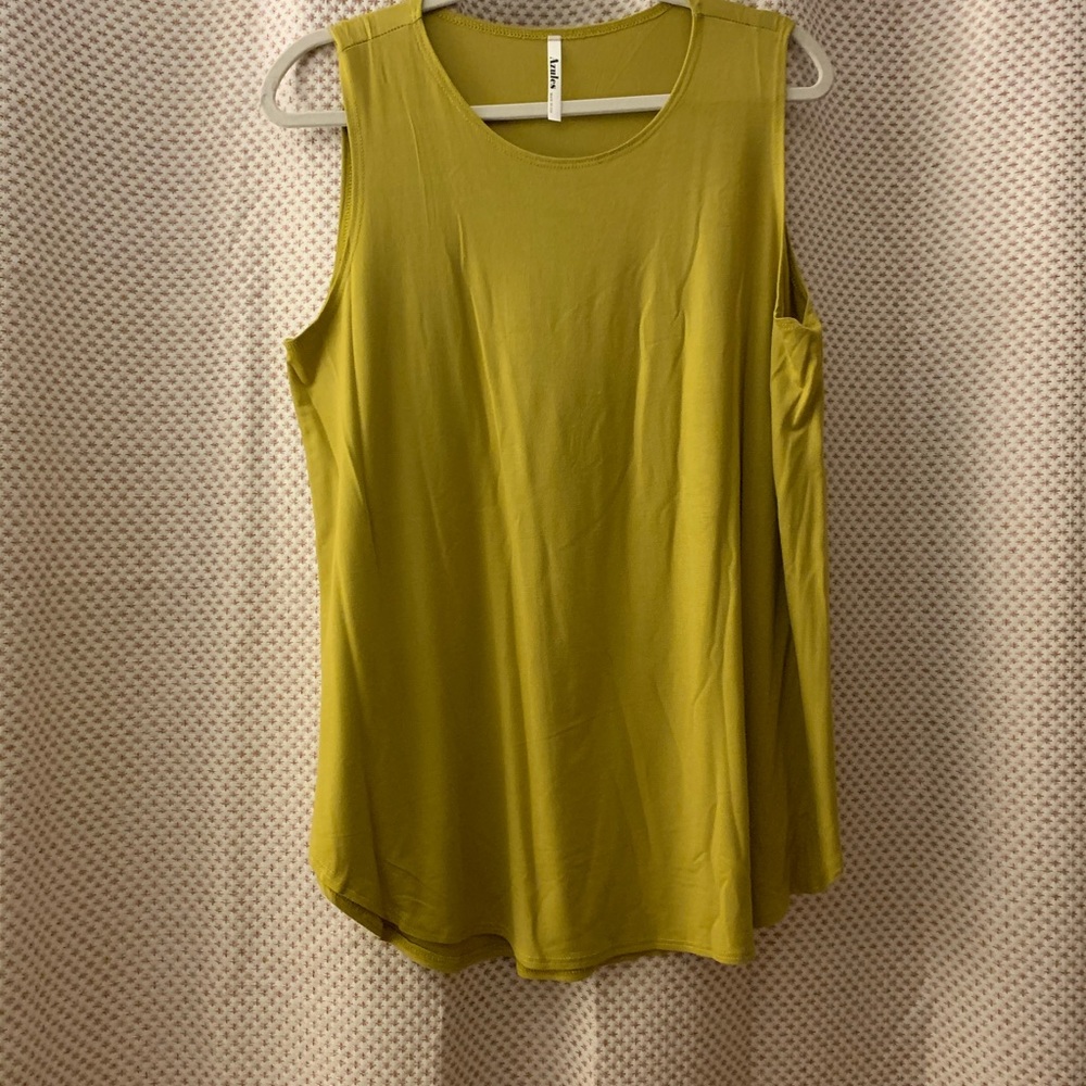 Sleeveless T- plus